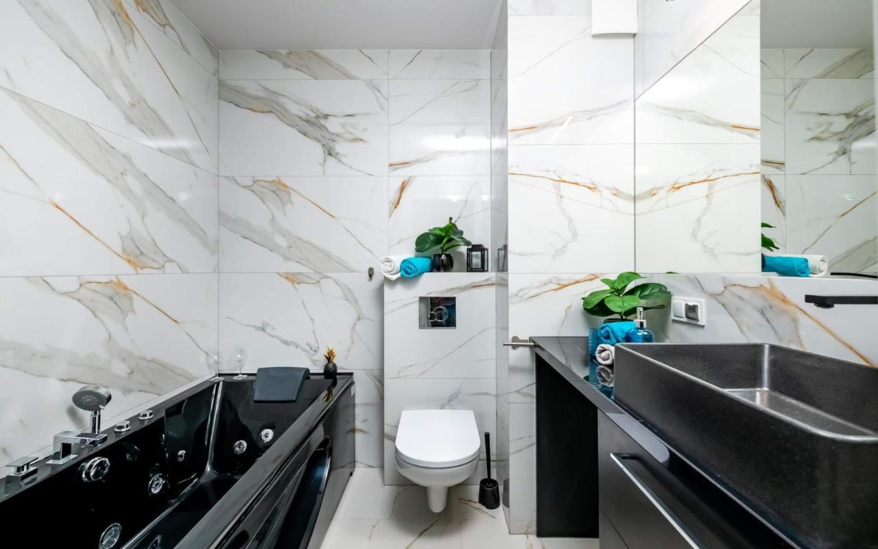 Loveroom Panorama Park Jacuzzi Bialystok Exterior photo