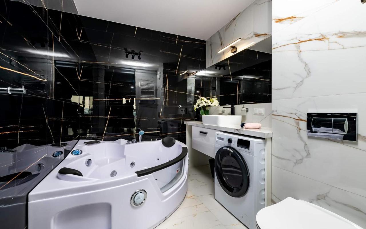 Loveroom Panorama Park Jacuzzi Bialystok Exterior photo