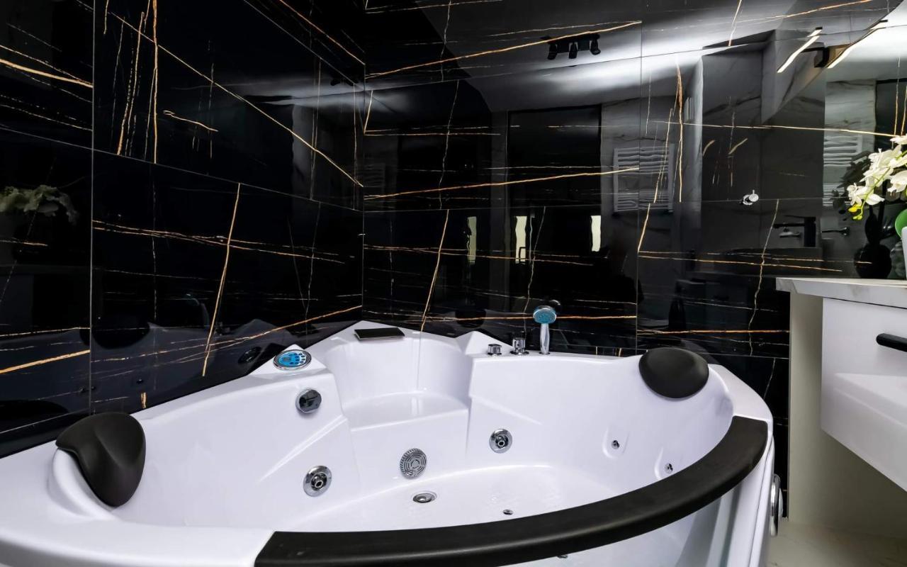 Loveroom Panorama Park Jacuzzi Bialystok Exterior photo